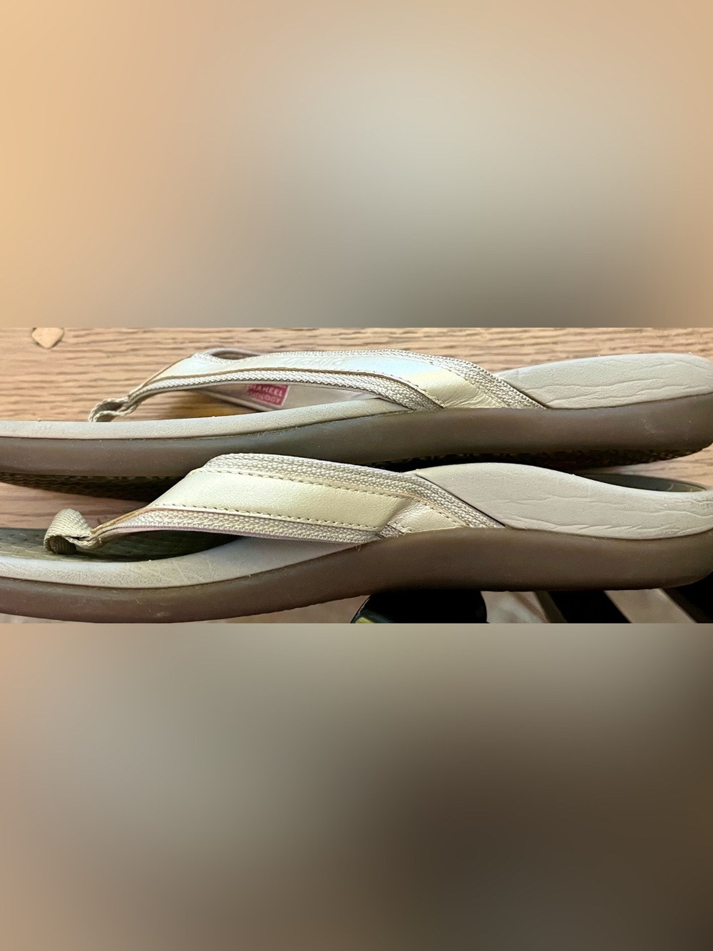 Vionic Women's Gold and Beige Slide /Flip Flop Sandal. Size 9 - Picture 2 of 5